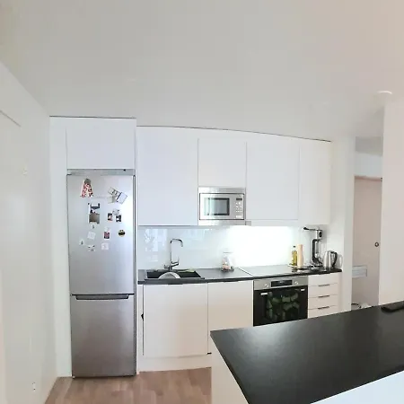 아파트 Bright Two-room With A Balcony In Kalasatama